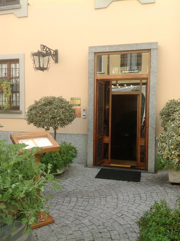 Hotel Antica Trattoria Dell'Uva Monza Exterior foto