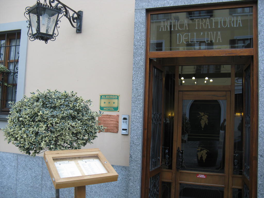 Hotel Antica Trattoria Dell'Uva Monza Exterior foto