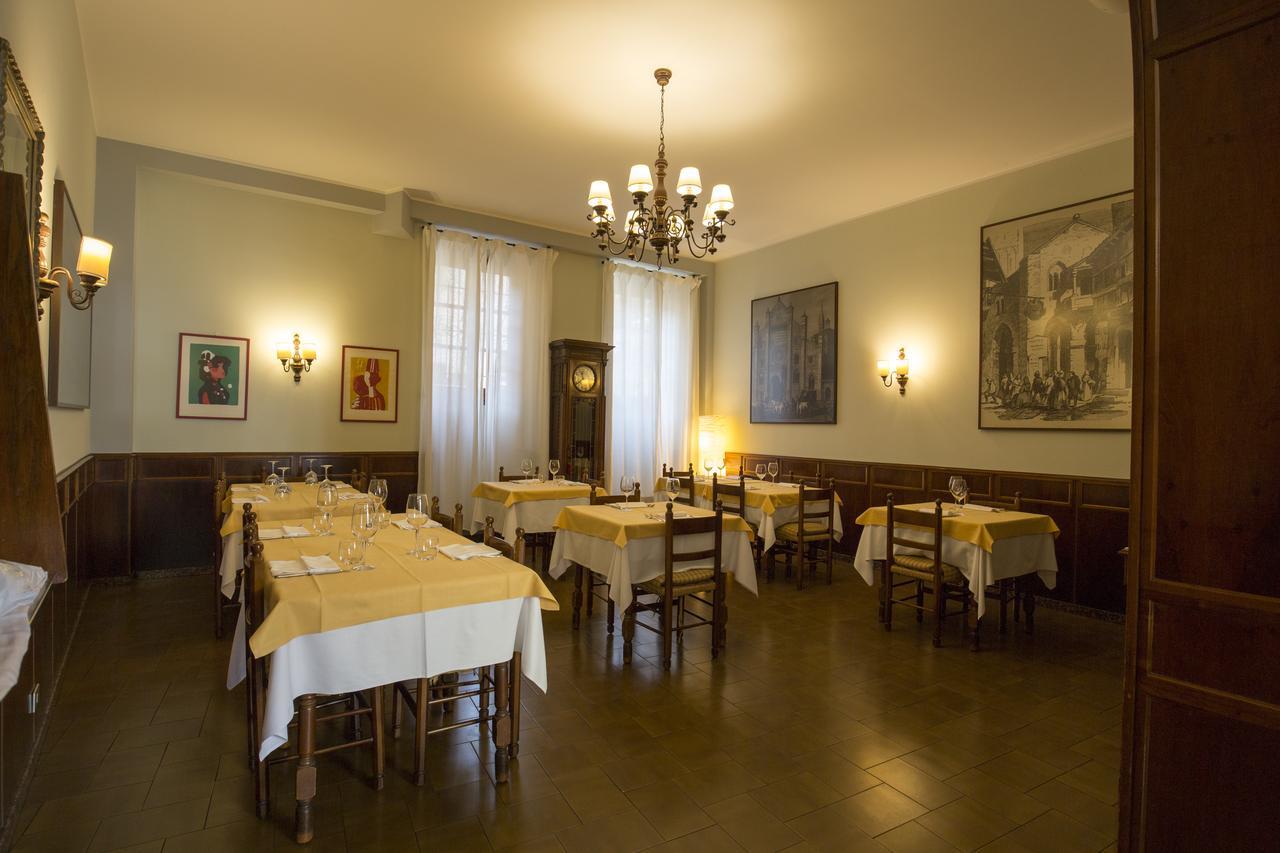 Hotel Antica Trattoria Dell'Uva Monza Exterior foto